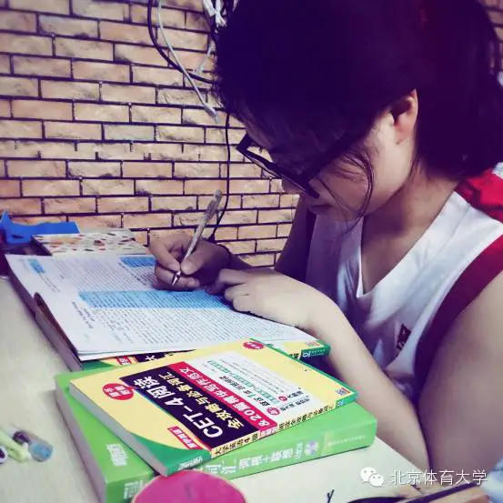刻苦训练篮球时如何避免受伤的建议_1